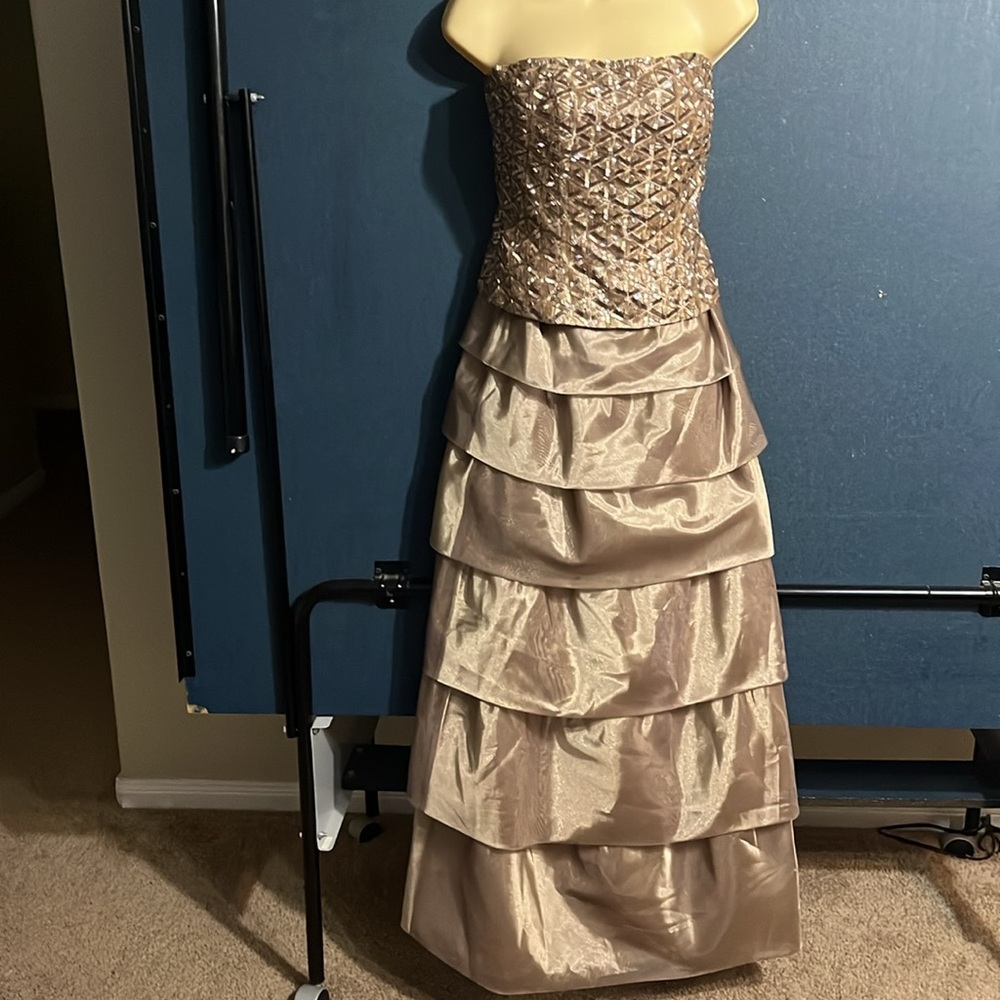 Jovani  beaded gown size 4 new with tags